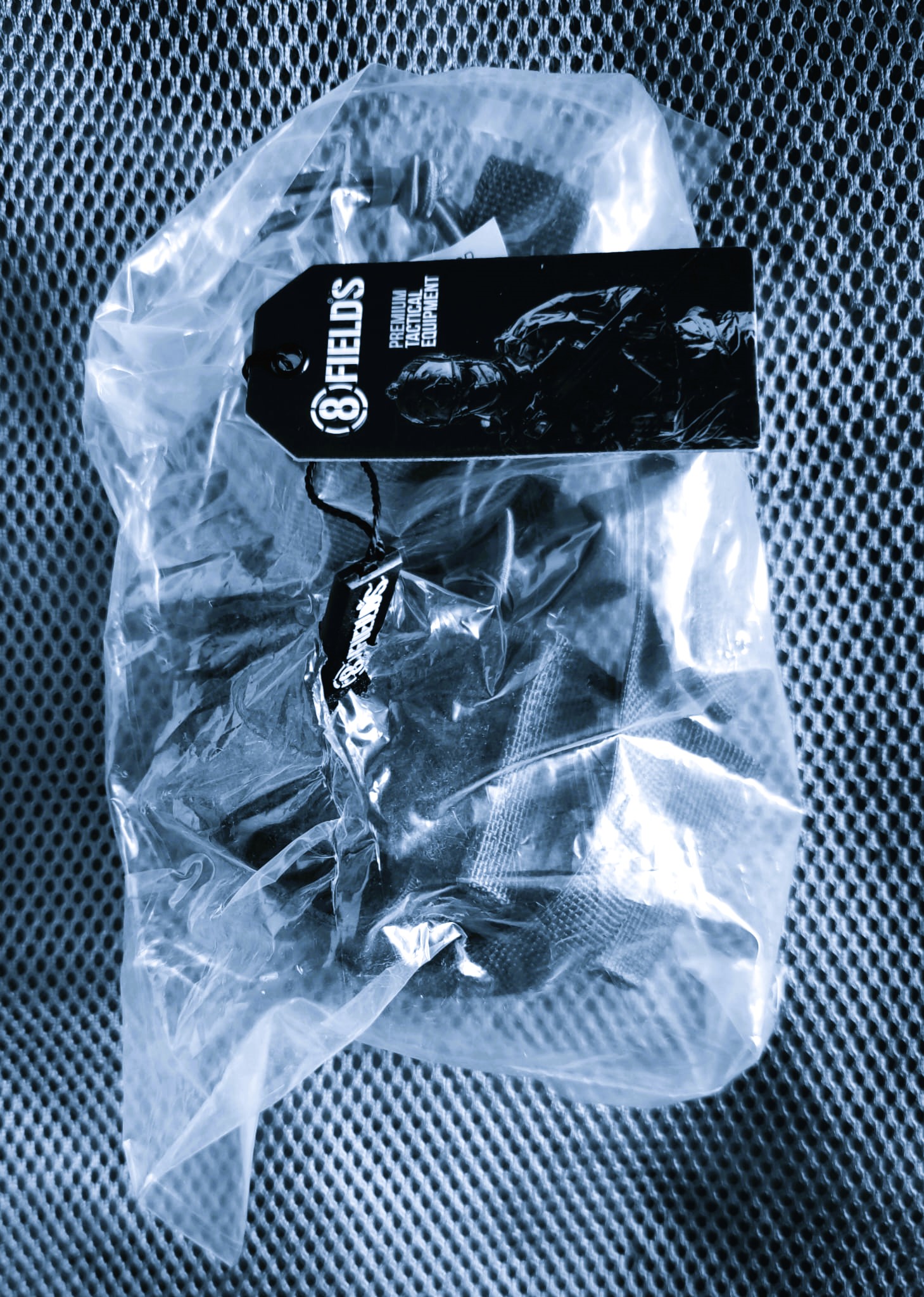 A real photo of Pouch radio 8Fields Negru by Solo (5)