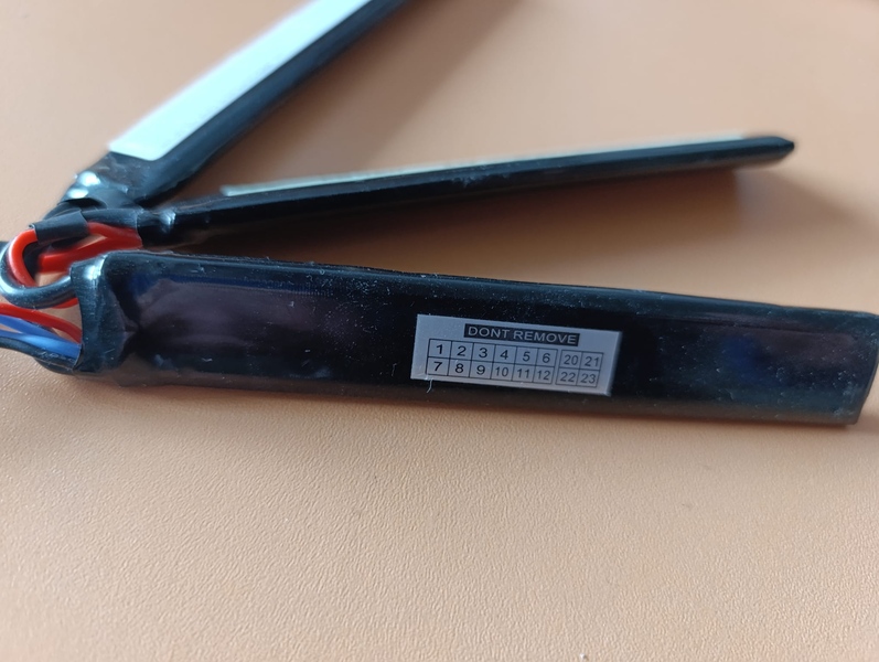 A real photo of Battery Li-Po 11.1V/1500mAh 20/40C Deans 8Fields by RYAN (2)