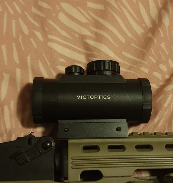 A real photo of Red Dot Sight 1x35 Vector Optics by Andrei  (6)