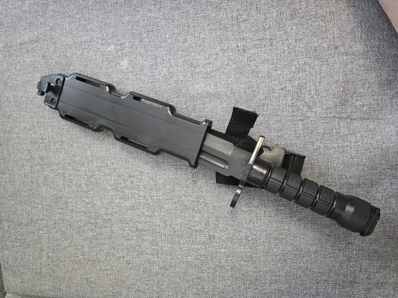 A real photo of ACM M4 fekete rohamkés by CONSTANTIN  (5)