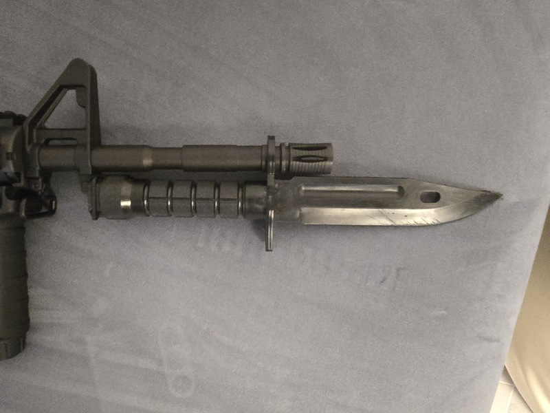 A real photo of ACM M4 fekete rohamkés by CONSTANTIN  (1)