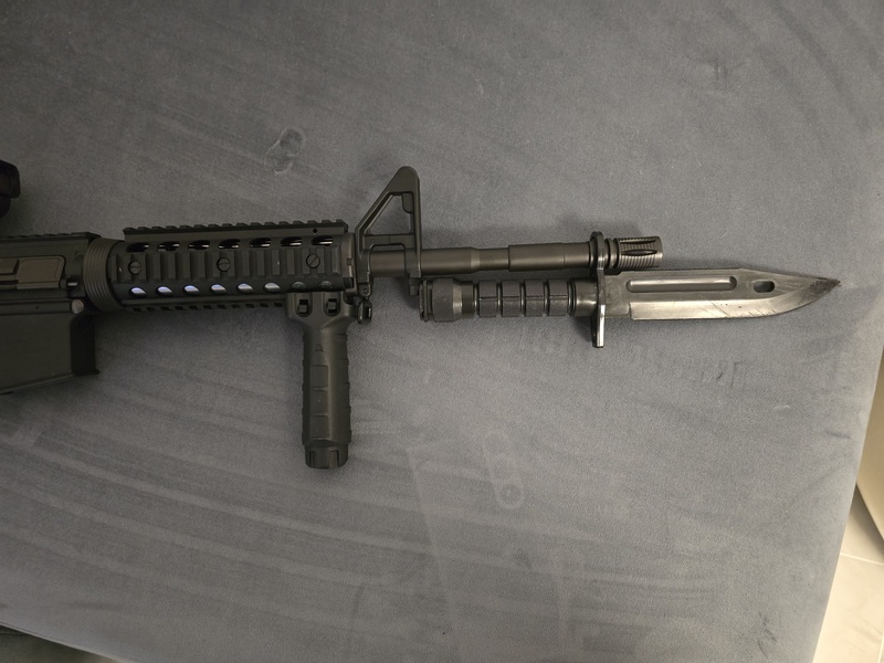 A real photo of ACM M4 fekete rohamkés by CONSTANTIN  (2)