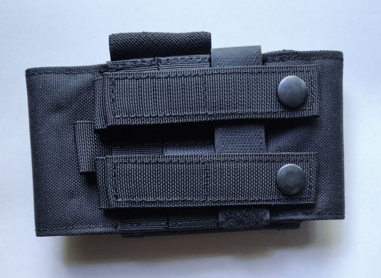 A real photo of Pouch telefon 8FIELDS Negru by Vlady (4)