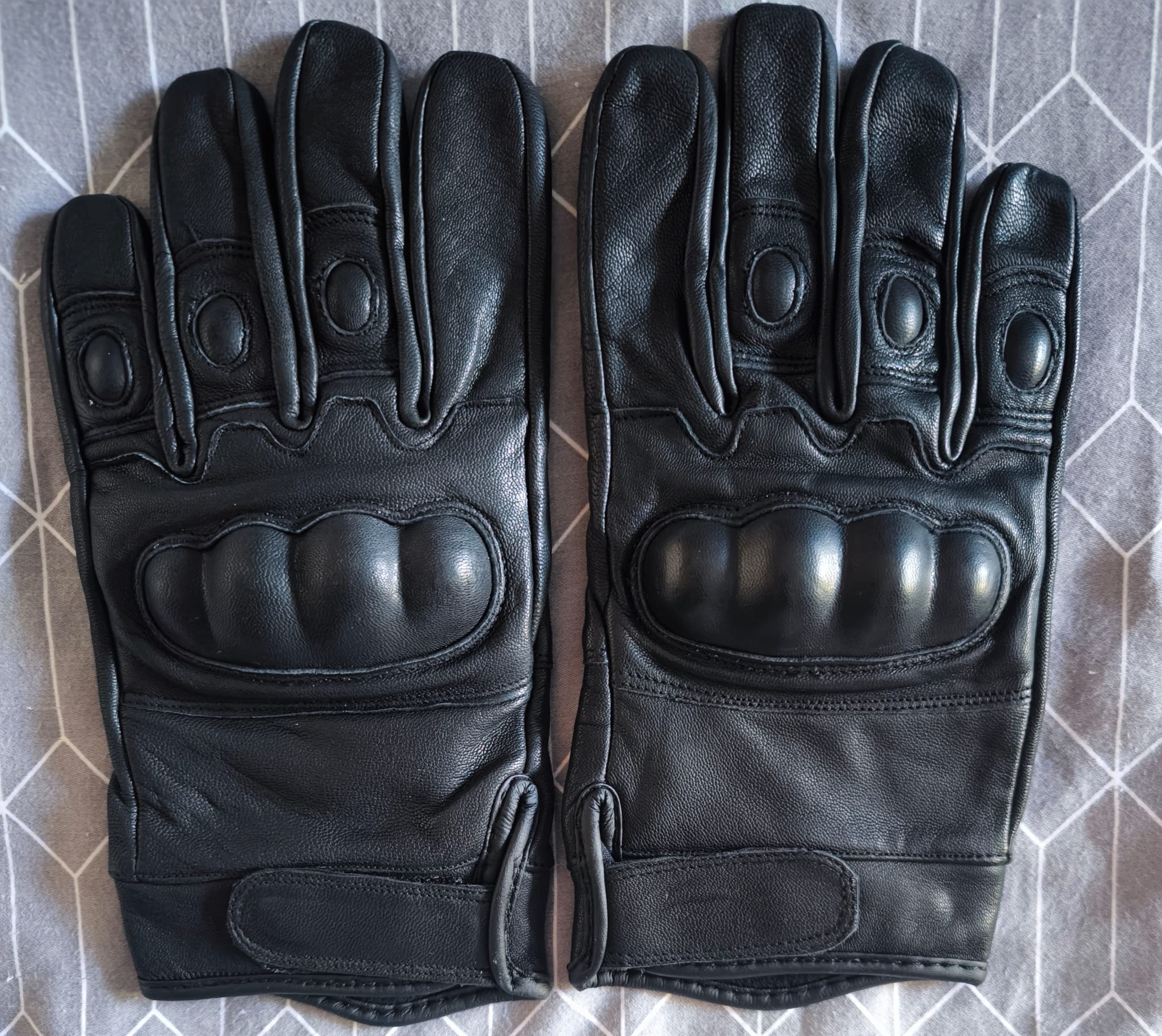 A real photo of Manusi tactice piele Mil-Tec XL by Cosmin (5)