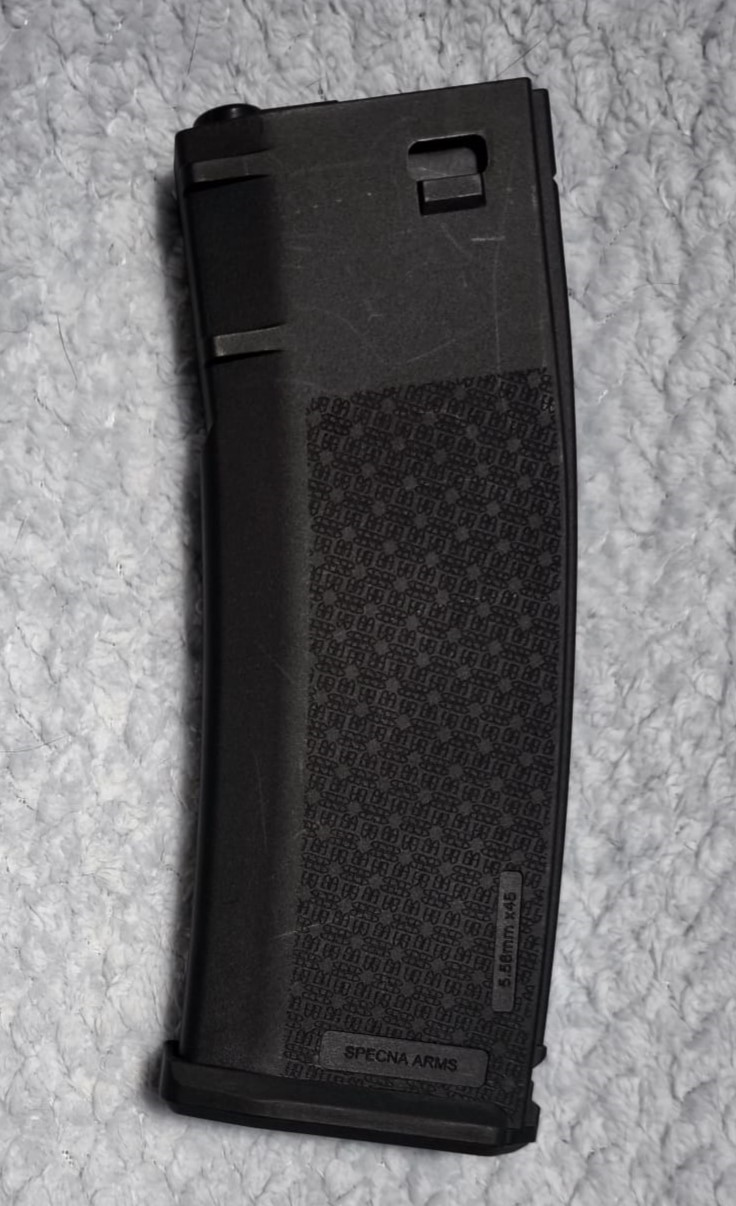 A real photo of Magazine Mid-Cap 125 bbs Specna Arms Black by Andy (3)