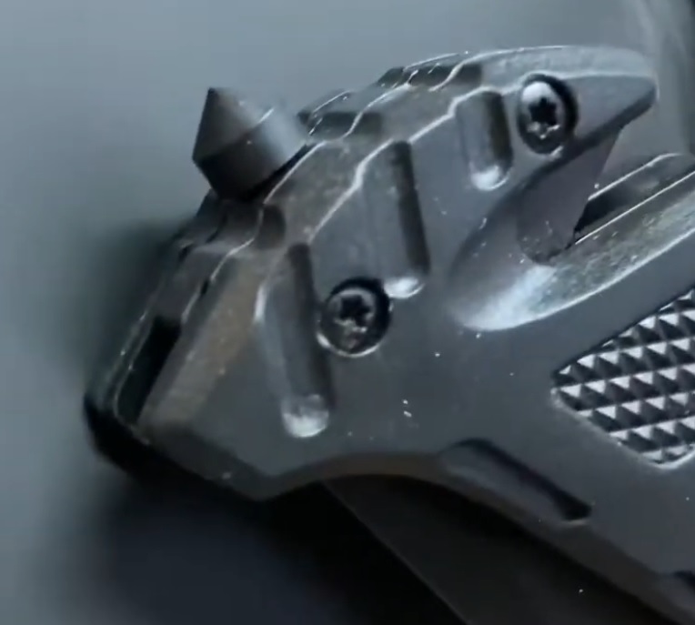 A real photo of Car Knife STAR Miltec by Cosmin (1)
