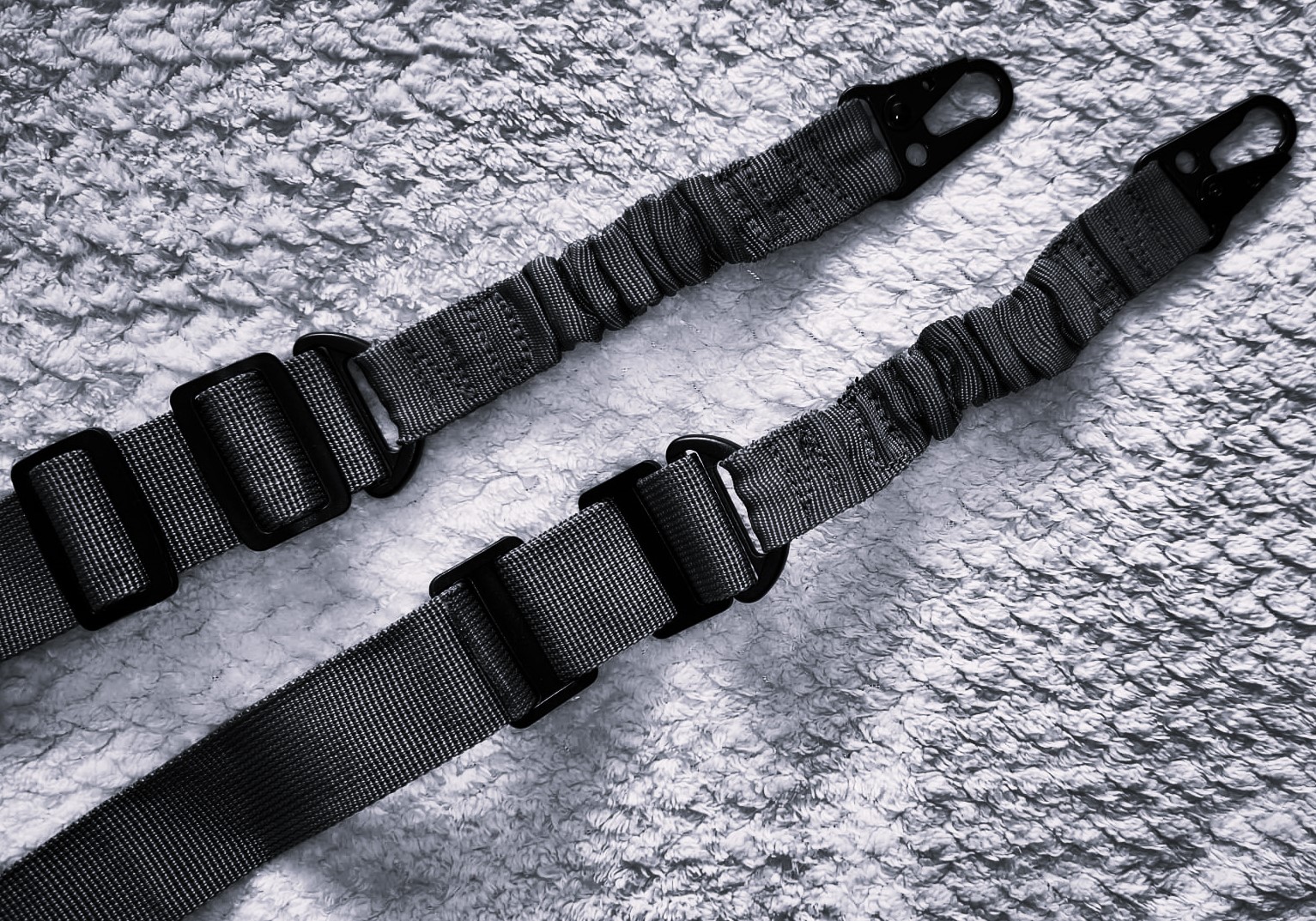 A real photo of Tactical sling 2 points Bungee Black 8Fields by Solo (2)