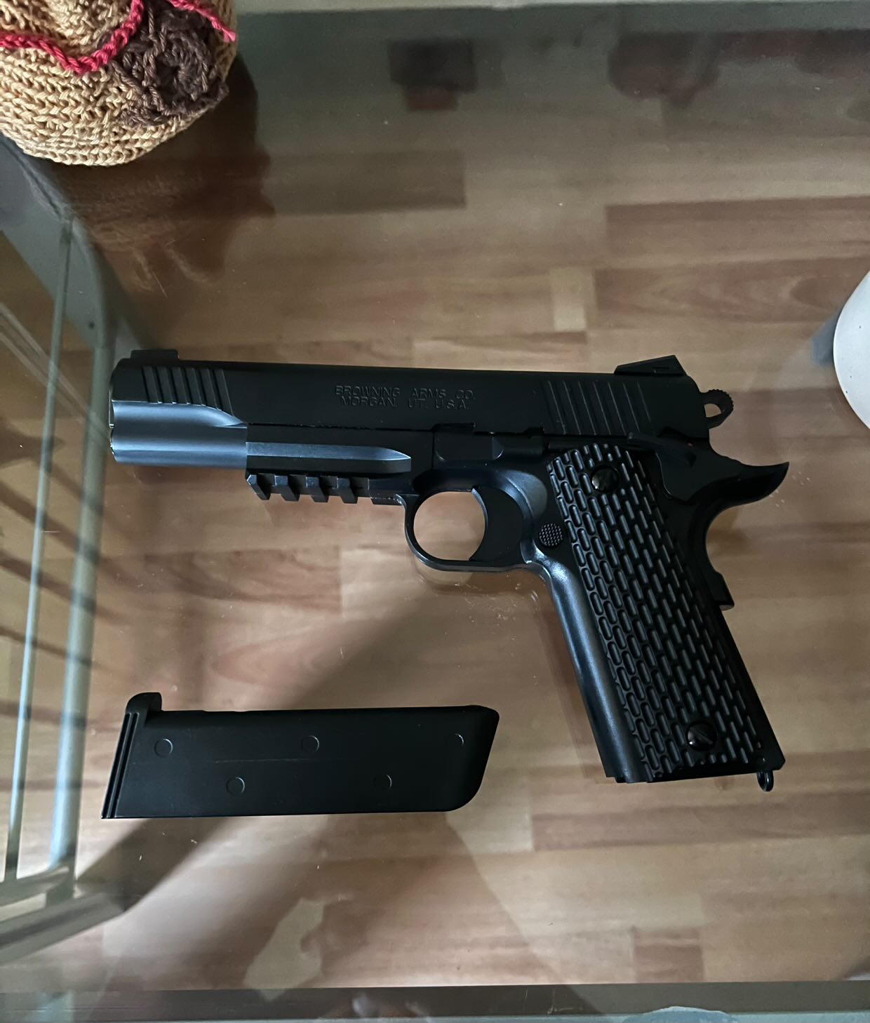 A real photo of Replica pistol 1911 Browning Heavy Metal Umarex by Tudor (1)