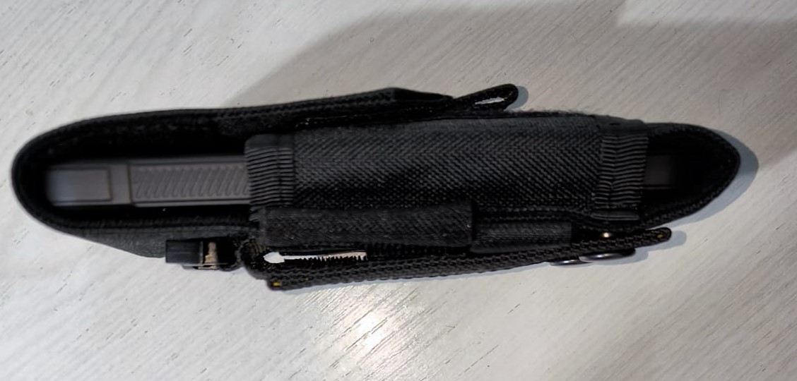 A real photo of Pouch telefon 8FIELDS Negru by Oly (2)