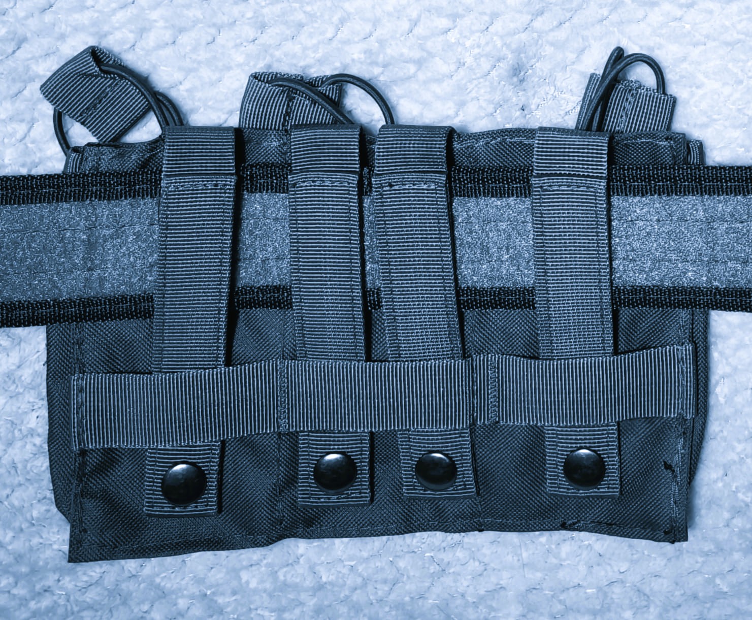 A real photo of Modular Triple Mag Pouch for 5.56 type 8Fields Black by Solo (1)