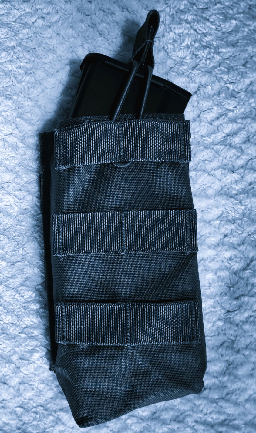A real photo of Open Top Single AK Pouch 8Fields Black by Solo (4)