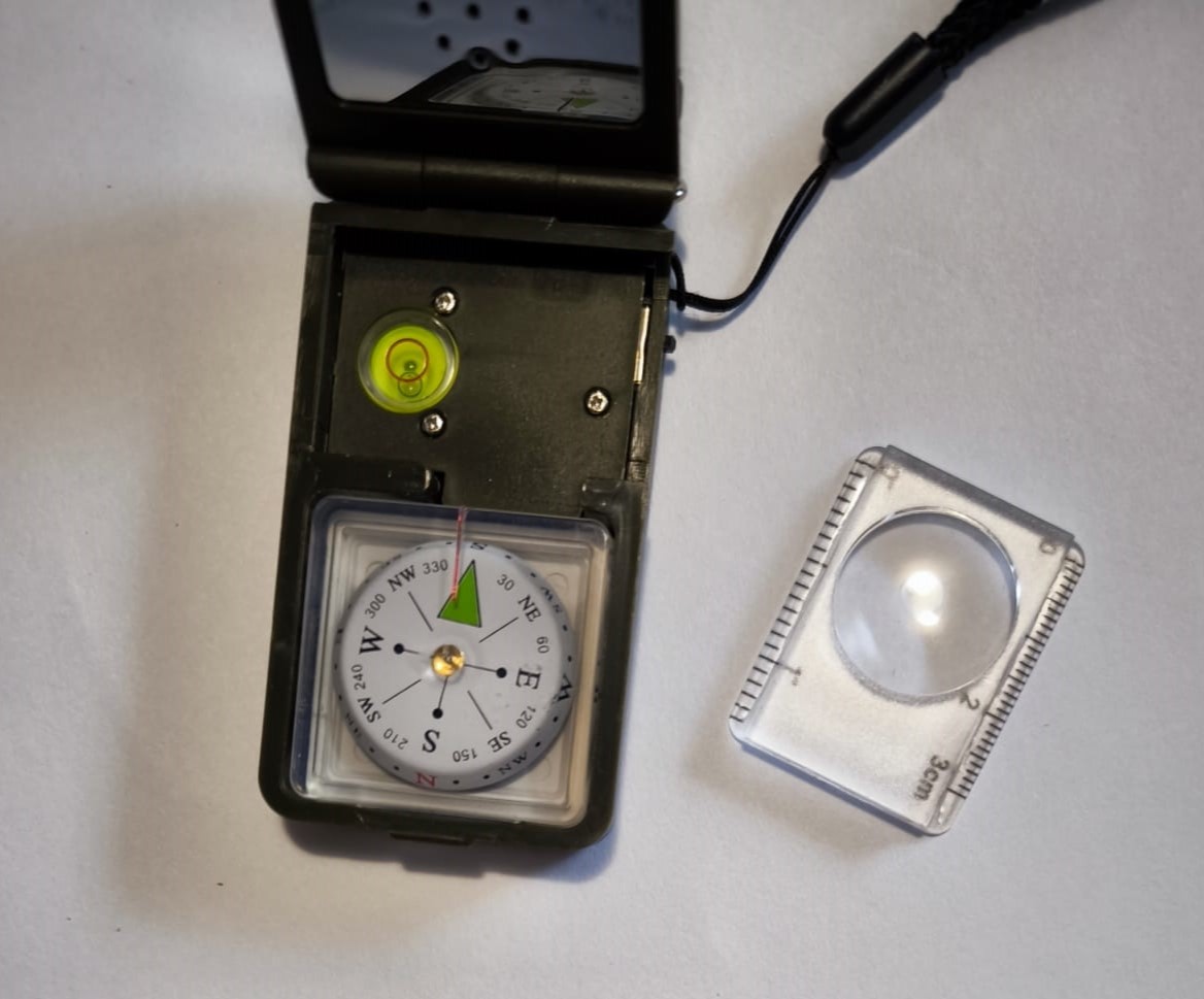 A real photo of Compas multifunctional Mil-Tec by Solo (2)