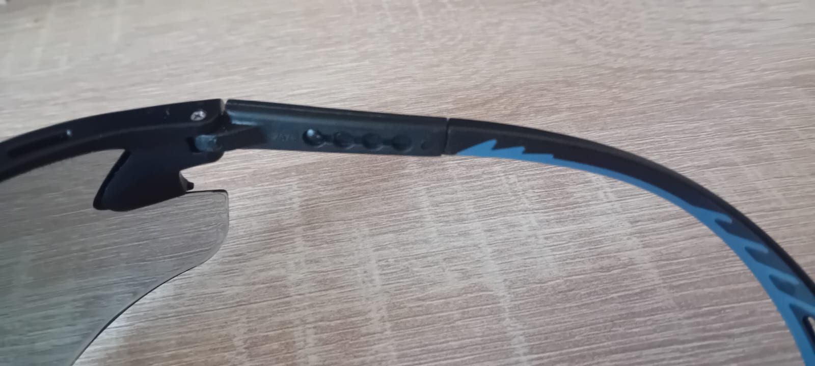 A real photo of Glasses Venture 3 Gray Antifog Pyramex by Mexi (3)