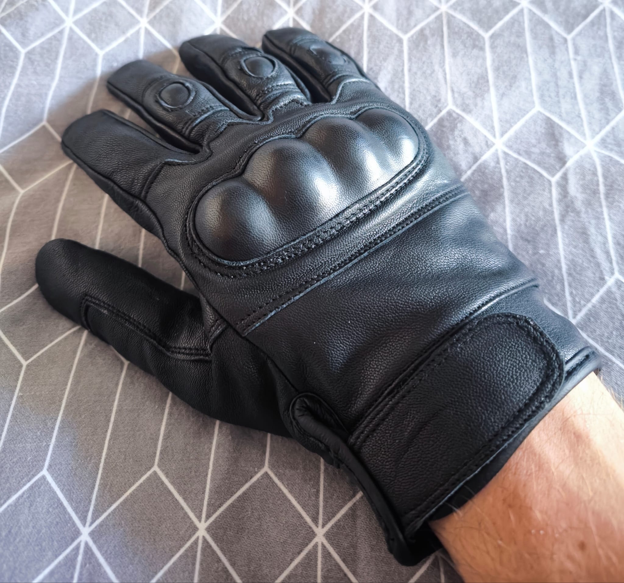 A real photo of Manusi tactice piele Mil-Tec XL by Cosmin (4)