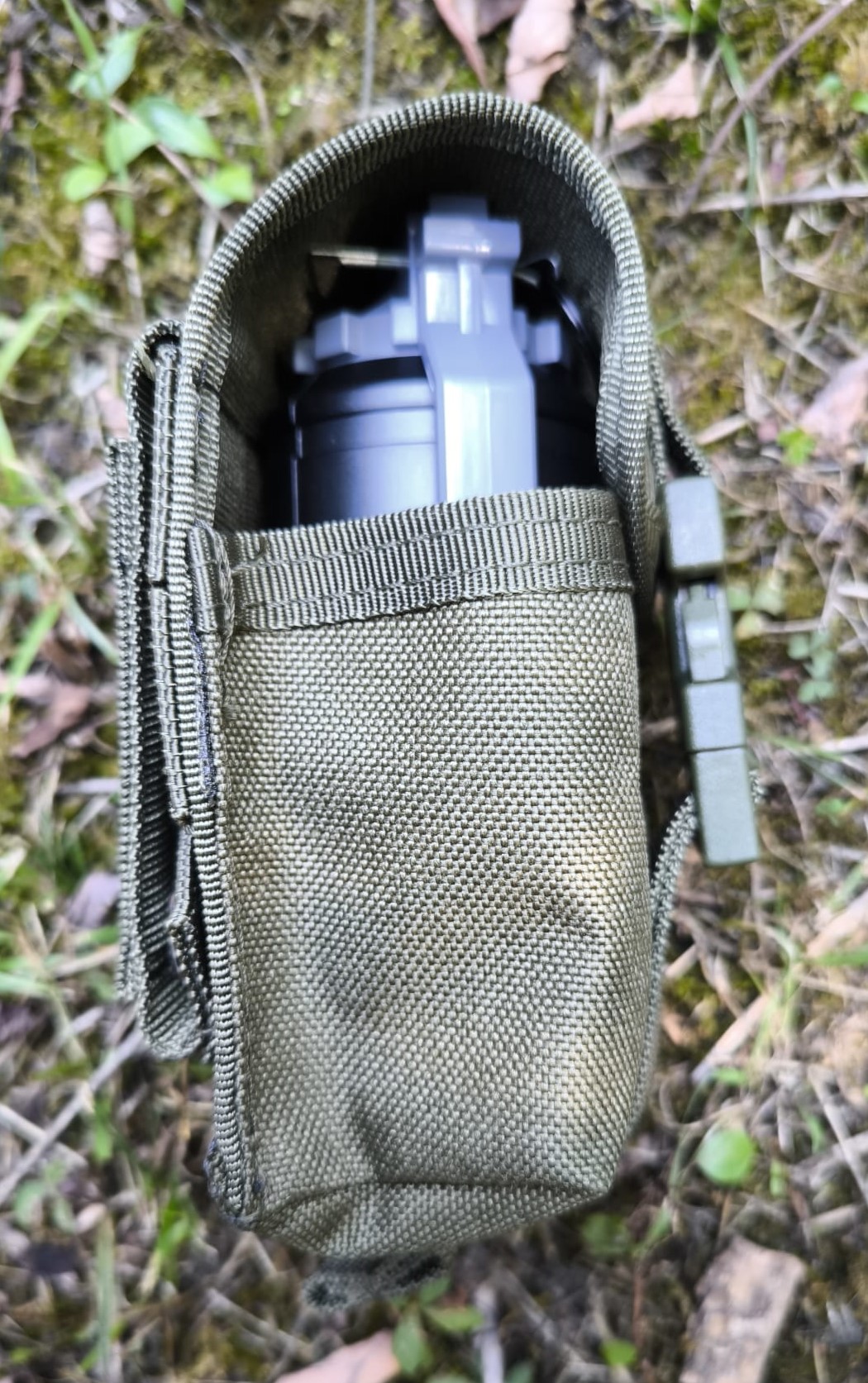 A real photo din Pouch grenada 8Fields Olive by Dony (1)