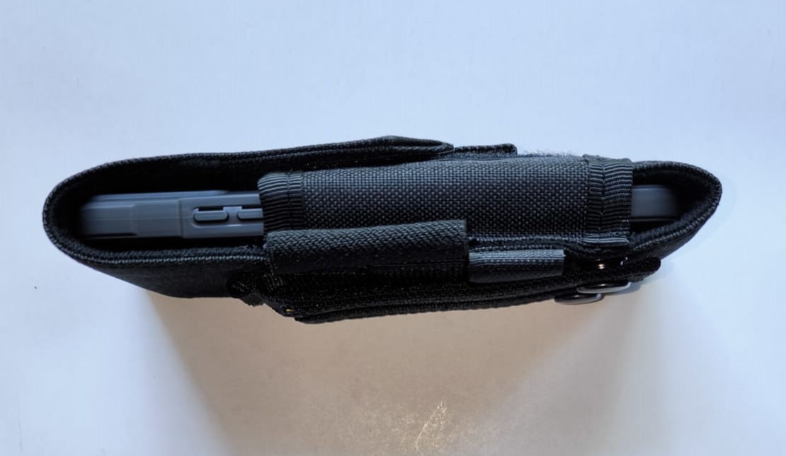 A real photo of Pouch telefon 8FIELDS Negru by Vlady (1)