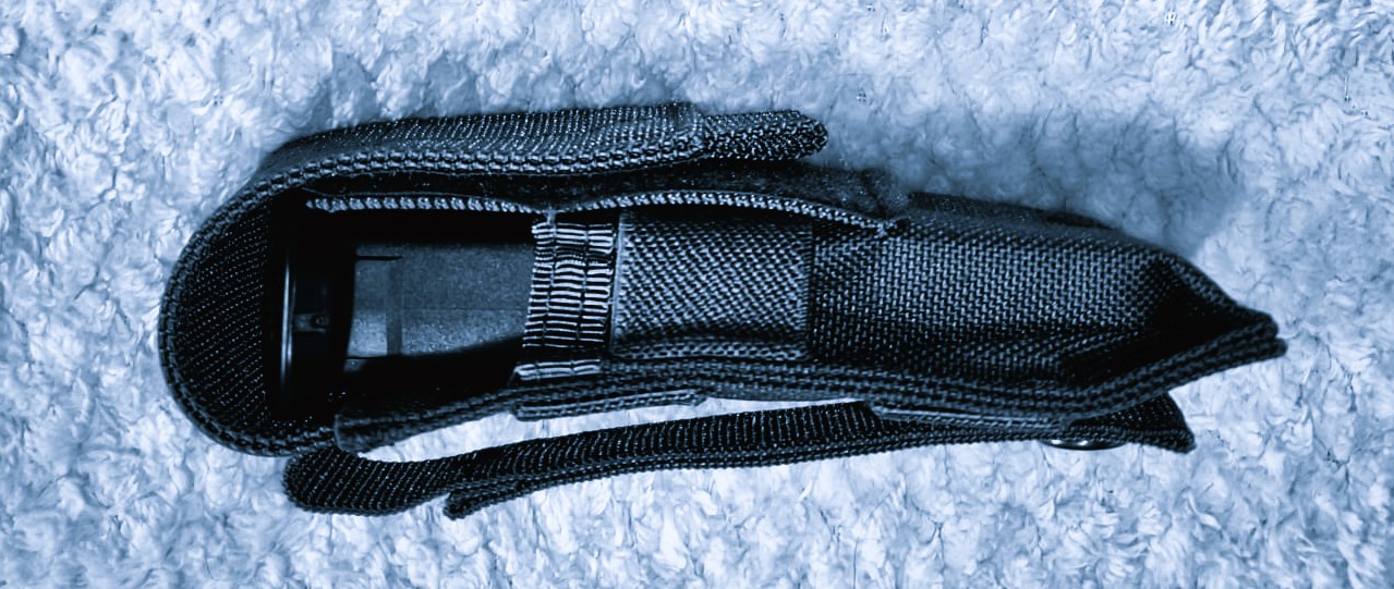 A real photo of Port utilitar incarcator pistol Negru ACM by Cosmin (1)