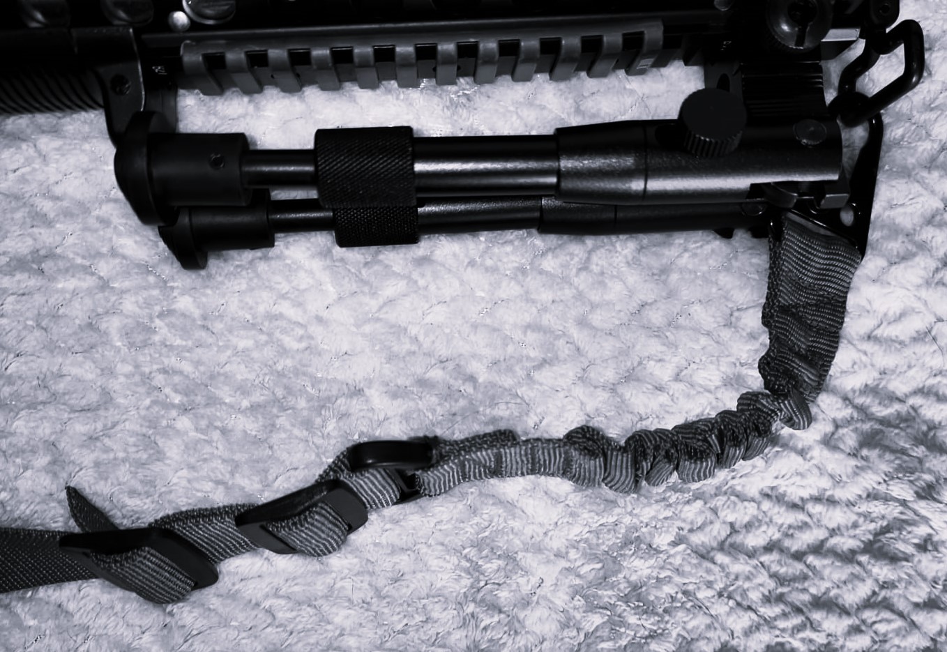 A real photo of Tactical sling 2 points Bungee Black 8Fields by Solo (1)