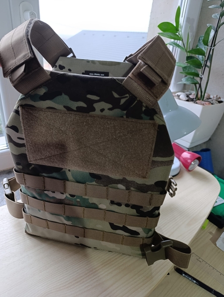 A real photo of Vesta tactica Plate Carrier cu insertii 8Fields Multicam by RYAN (2)