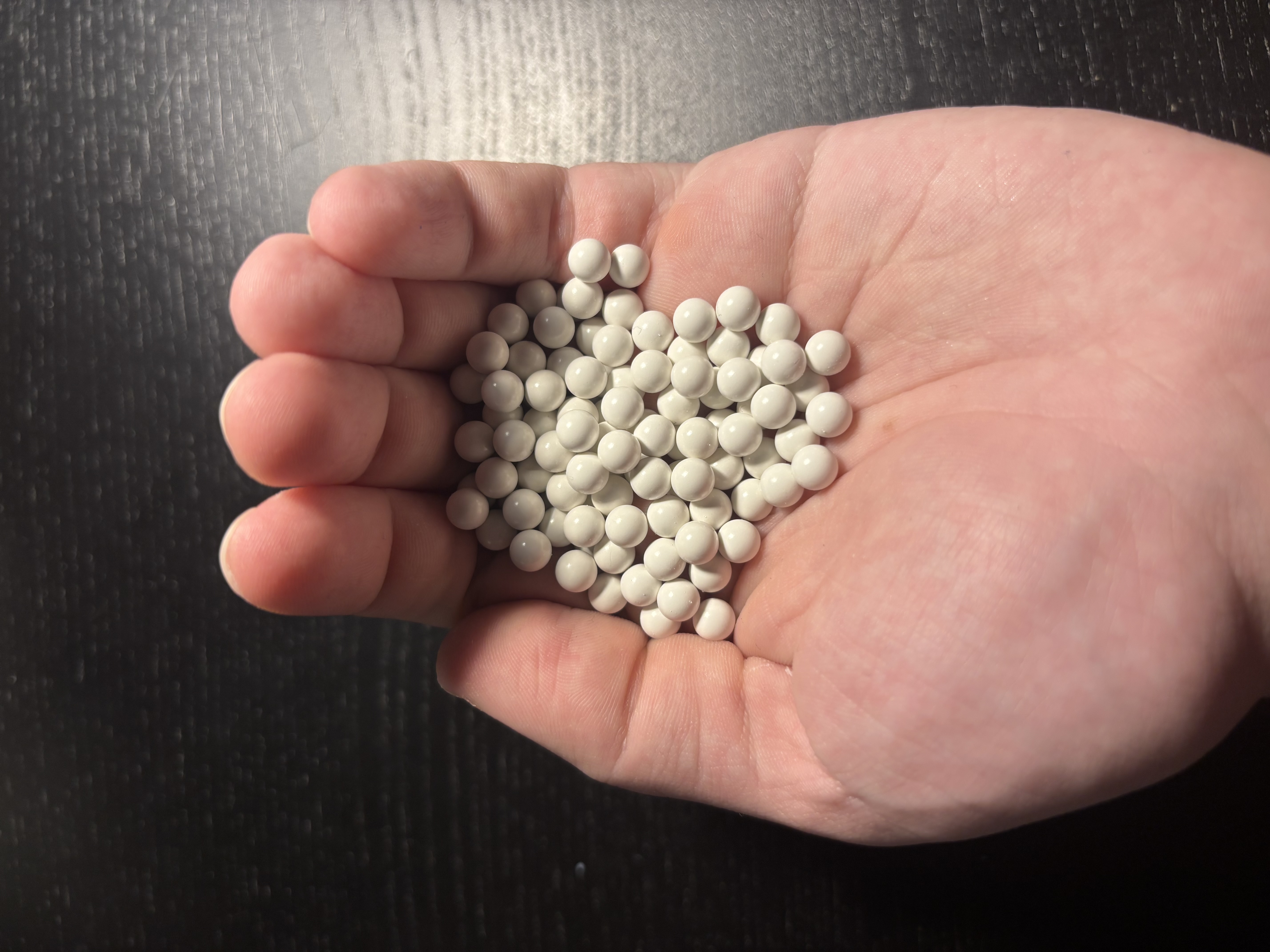 A real photo of BBS BLS Precision 0.28 g 3570 pcs by dd (1)