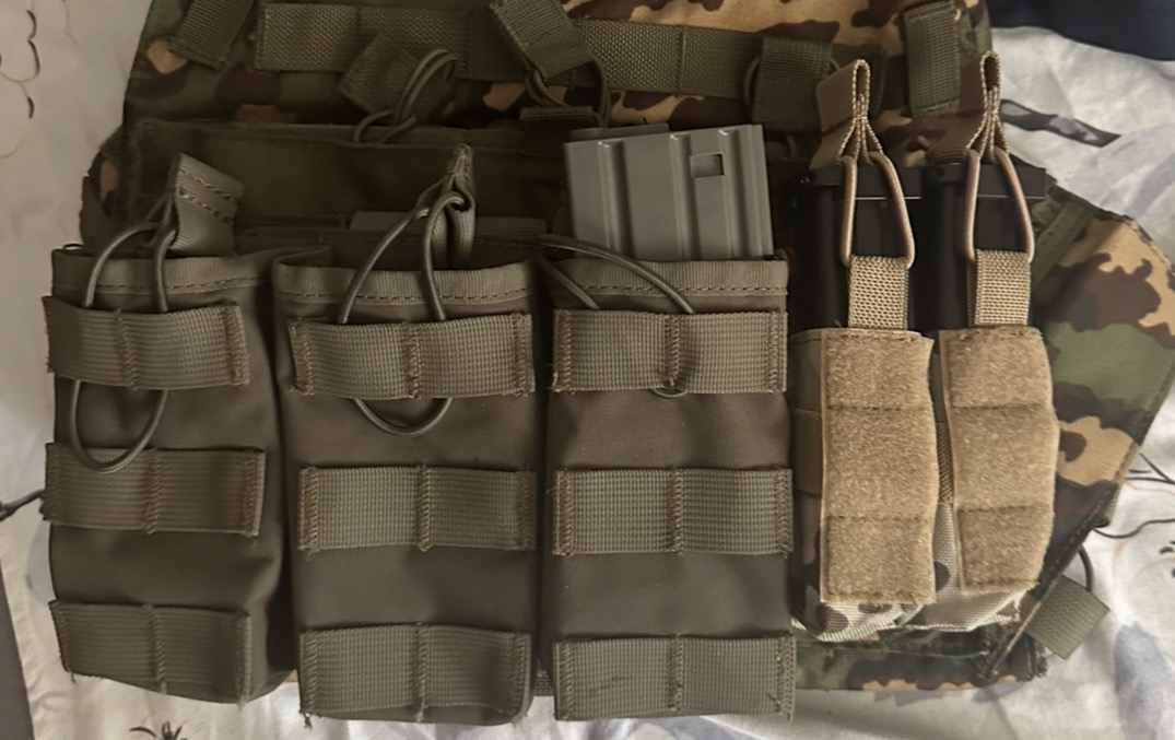 A real photo of Portincarcator pistol dublu 8Fields Multicam by Seby94 (1)