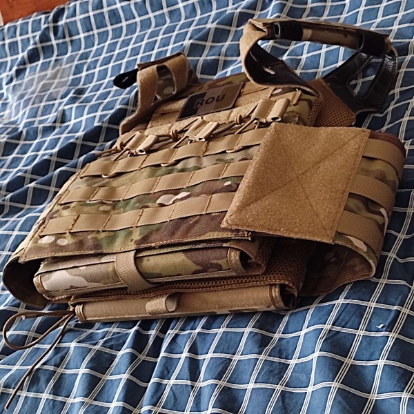 A real photo of Vesta tactica Jump Plate Carrier Cummerbund 8Fields Multicam by Hans (3)