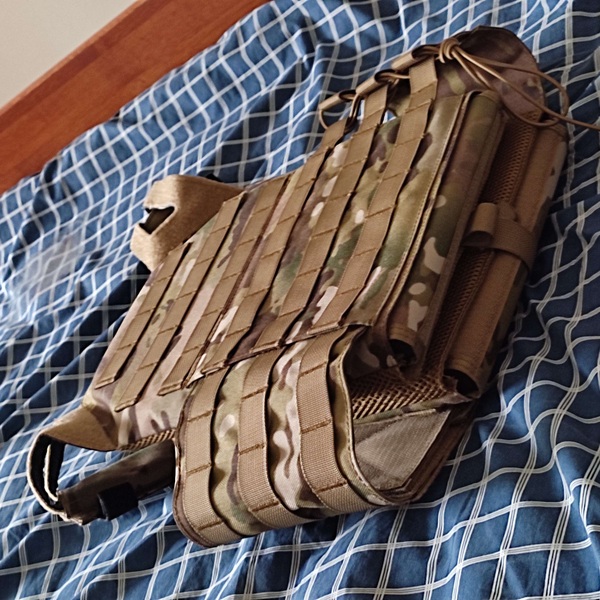 A real photo of Vesta tactica Jump Plate Carrier Cummerbund 8Fields Multicam by Hans (4)