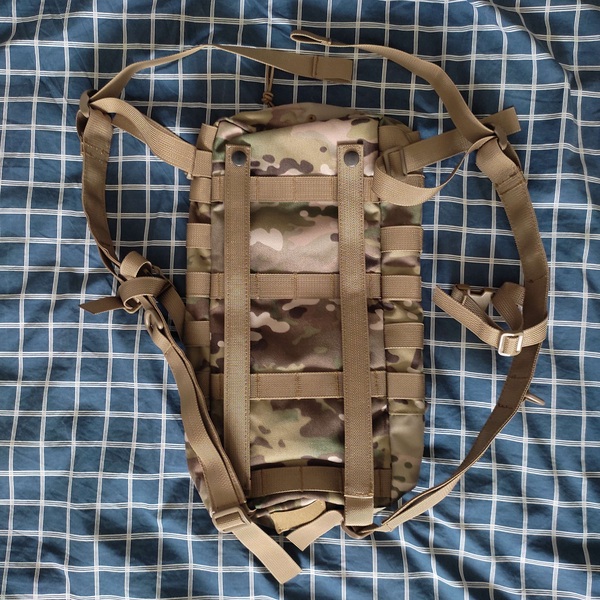 A real photo din Rucsac de hidratare Molle/ Bretele 8Fields Multicam by Hans (2)