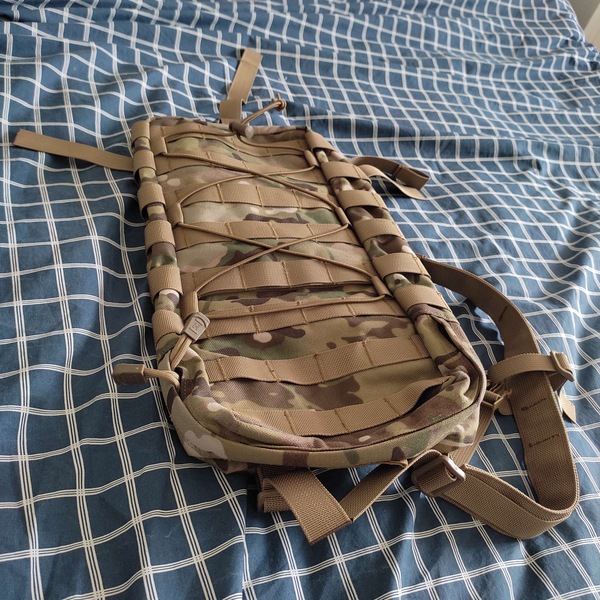 A real photo din Rucsac de hidratare Molle/ Bretele 8Fields Multicam by Hans (4)