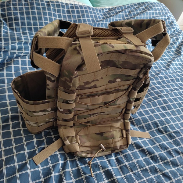 A real photo din Rucsac de hidratare Molle/ Bretele 8Fields Multicam by Hans (5)