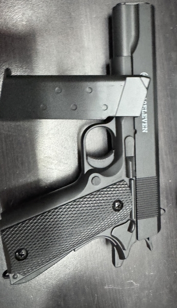 A real photo of Colt 19Eleven spring pistol Metal Slide Umarex by Bogdan (1)