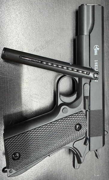 A real photo of Colt 19Eleven spring pistol Metal Slide Umarex by Bogdan (3)