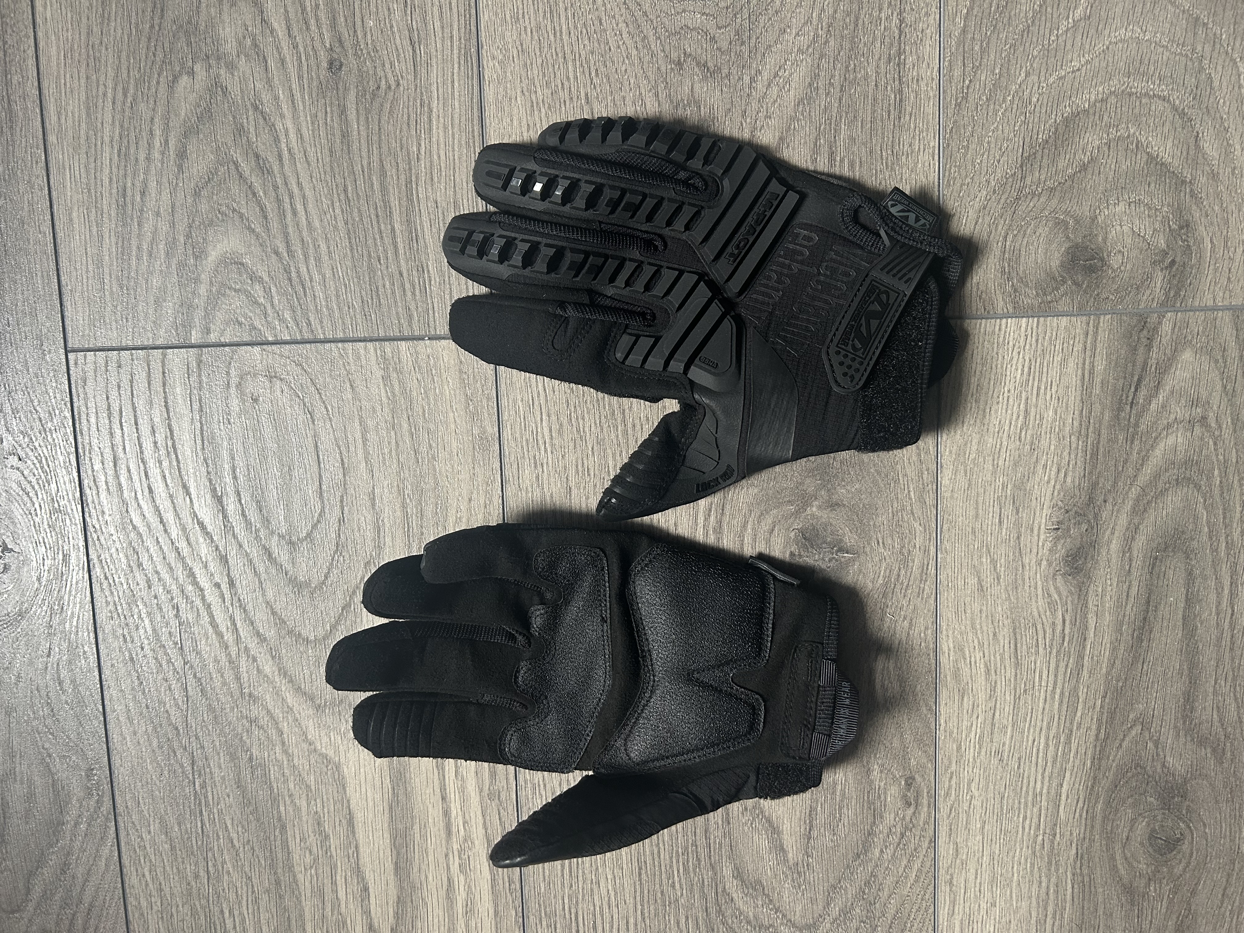 A real photo of Gloves Mechanix M-pact Black M by Japan (2)