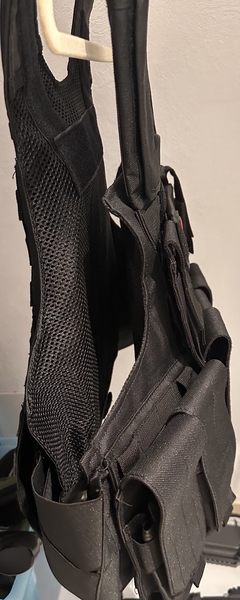 A real photo of Vesta tactica Ciras Swiss Arms Negru by Doru (4)