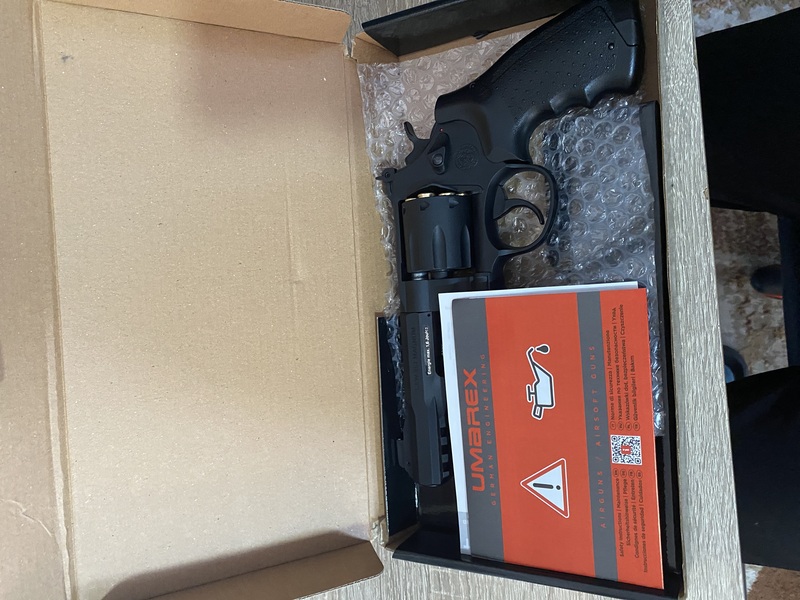 A real photo of Replica revolver SW MP R8 CO2 Umarex by Alin (3)