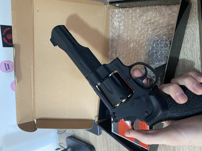 A real photo of Replica revolver SW MP R8 CO2 Umarex by Alin (1)