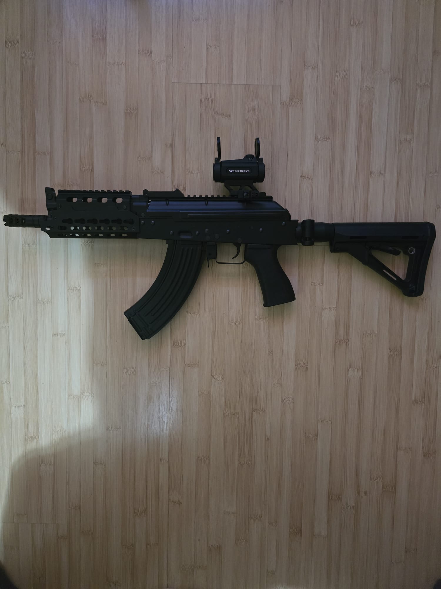 A real photo of Red dot Maverick-II 1X25 Gen II Vector Optics by Gabriel (4)
