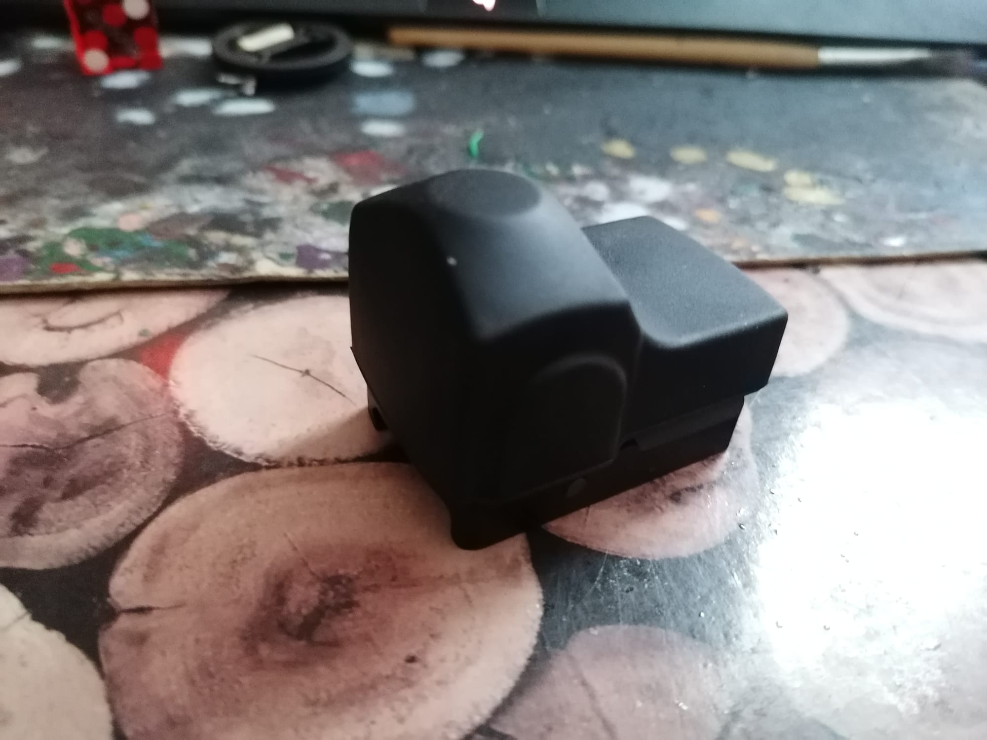 A real photo of Red dot Victoptics SPX 1x22 Vector Optics by Lego (5)