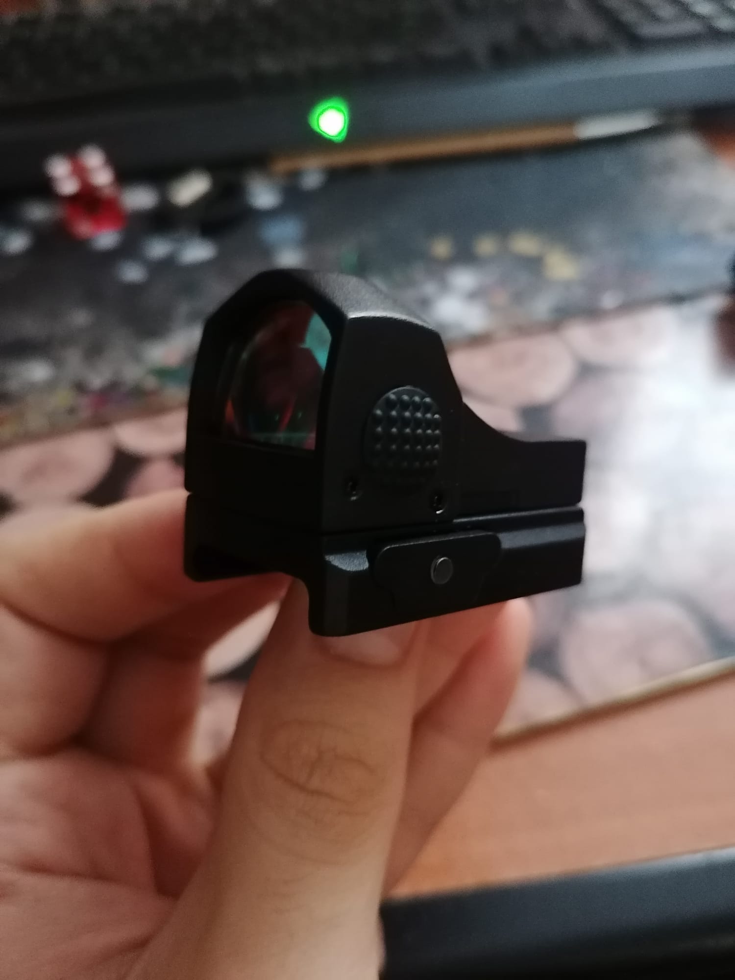 A real photo of Red dot Victoptics SPX 1x22 Vector Optics by Lego (2)