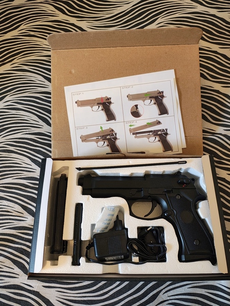 A real photo of Replica pistol Beretta 92F CM126 negru by Corneliu B (6)