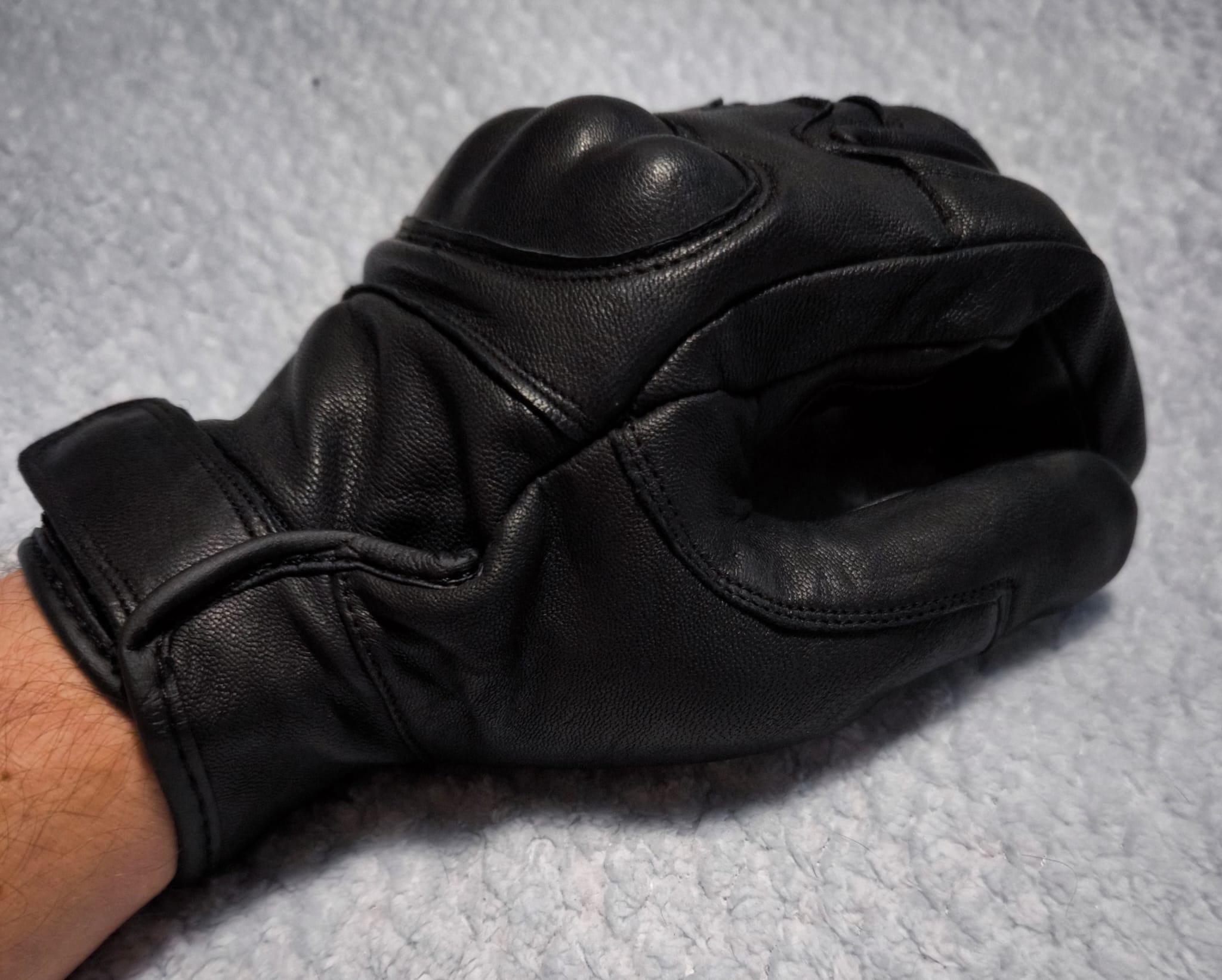 A real photo of Tactical leather gloves Mil-Tec L by Cosmin (2)