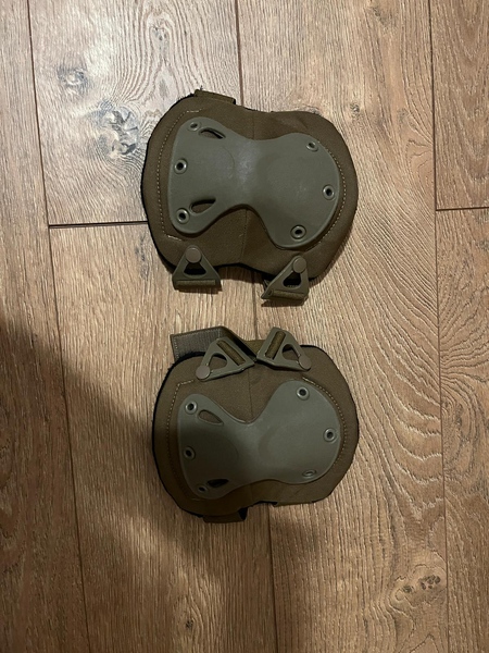 A real photo of Knee Pads XPD Invader Gear Coyote by Hans (1)
