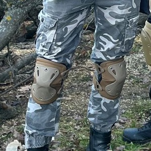 A real photo of Knee Pads XPD Invader Gear Coyote by Hans (3)
