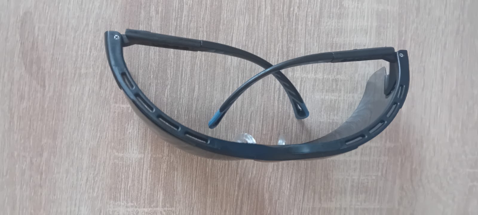 A real photo of Glasses Venture 3 Gray Antifog Pyramex by Mexi (5)