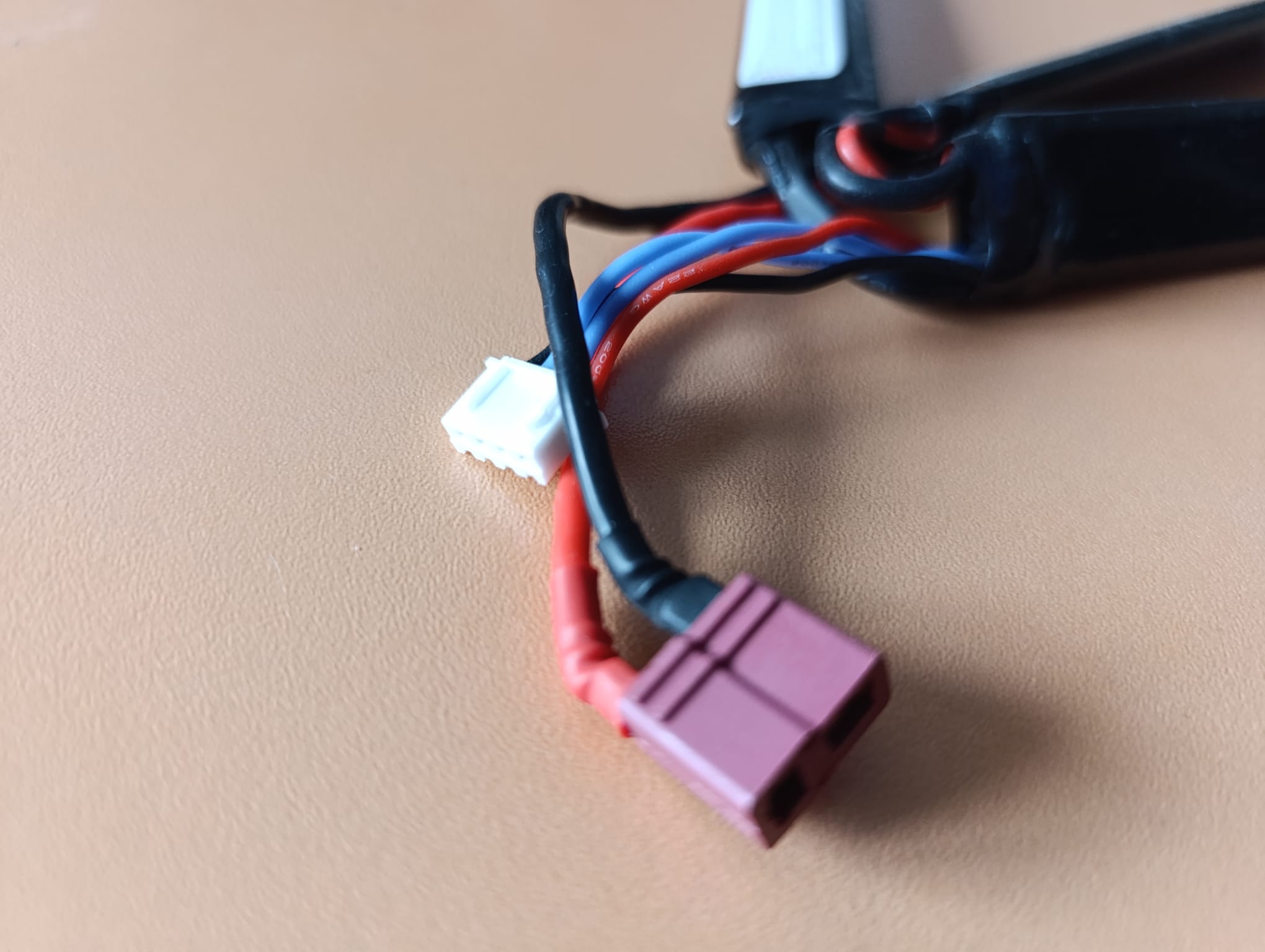 A real photo of Battery Li-Po 11.1V/1500mAh 20/40C Deans 8Fields by RYAN (3)