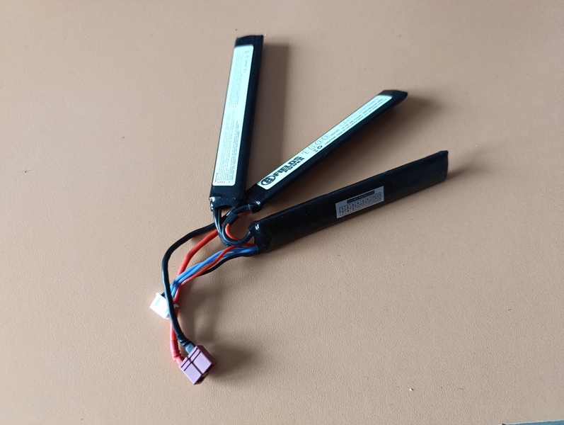 A real photo of Battery Li-Po 11.1V/1500mAh 20/40C Deans 8Fields by RYAN (5)