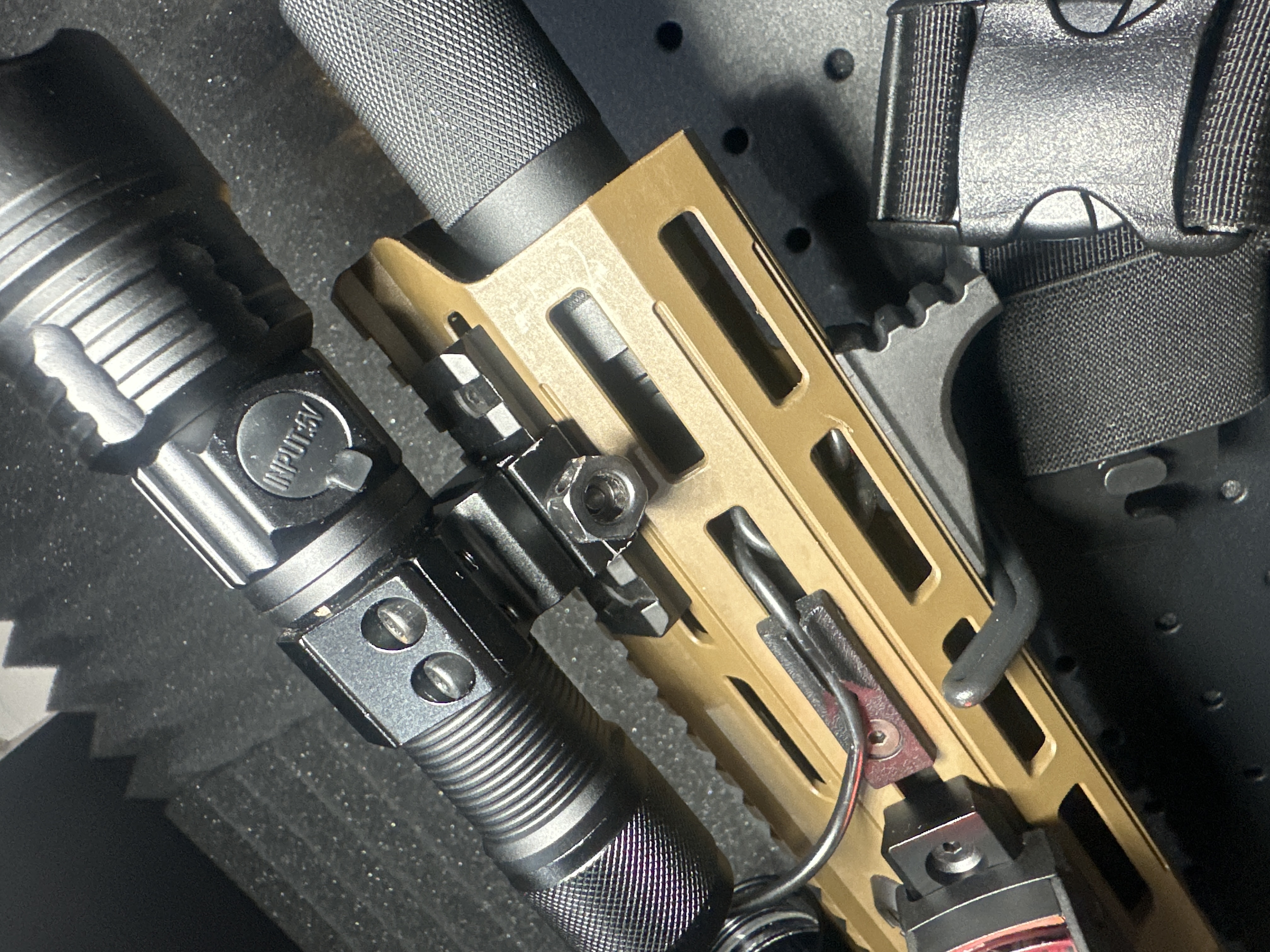 A real photo of Sina RIS M-Lok Vector Optics by iToo (1)