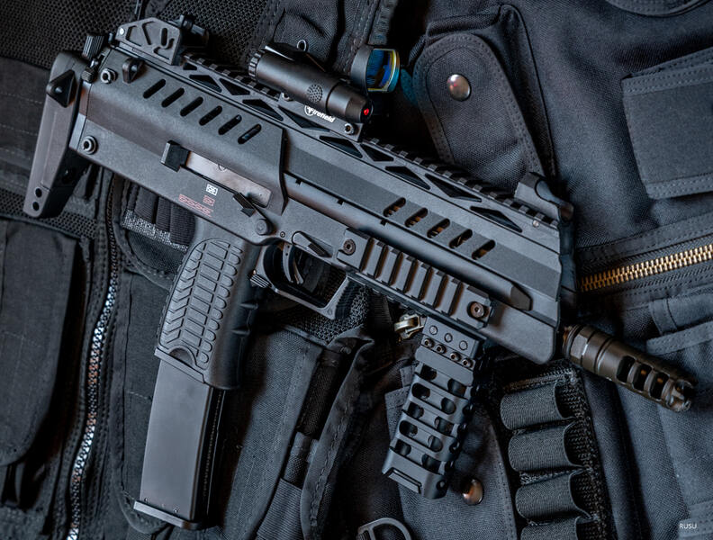 A real photo of STTi-WE SMG8 GBB Gas Submachine gun by Soldat (3)