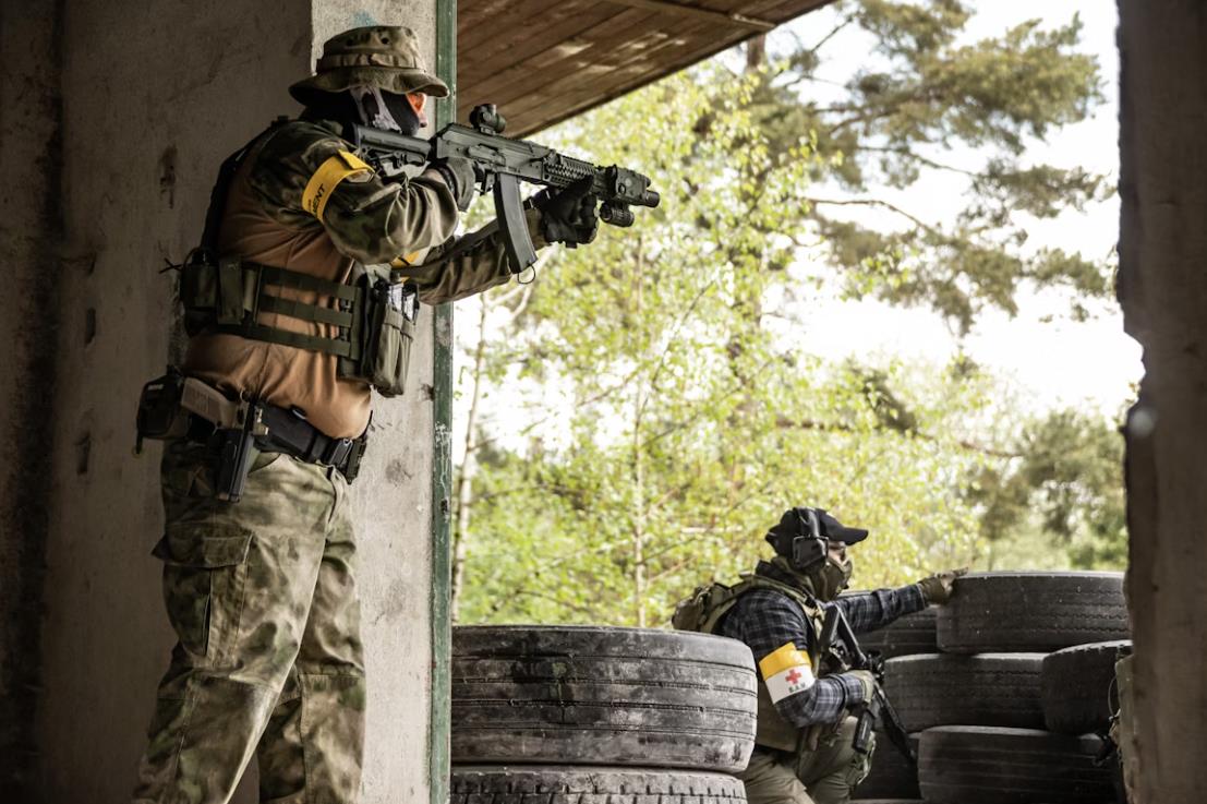 Introducere în lumea puștilor airsoft de asalt manuale